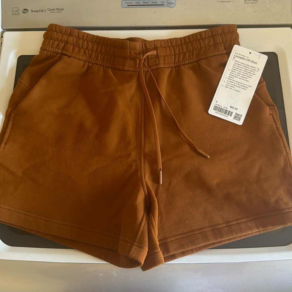 Lululemon loungeful HR short 4”